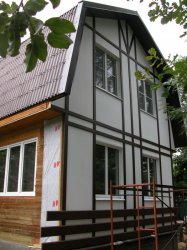 Отделка фасада деревянного дома панелями